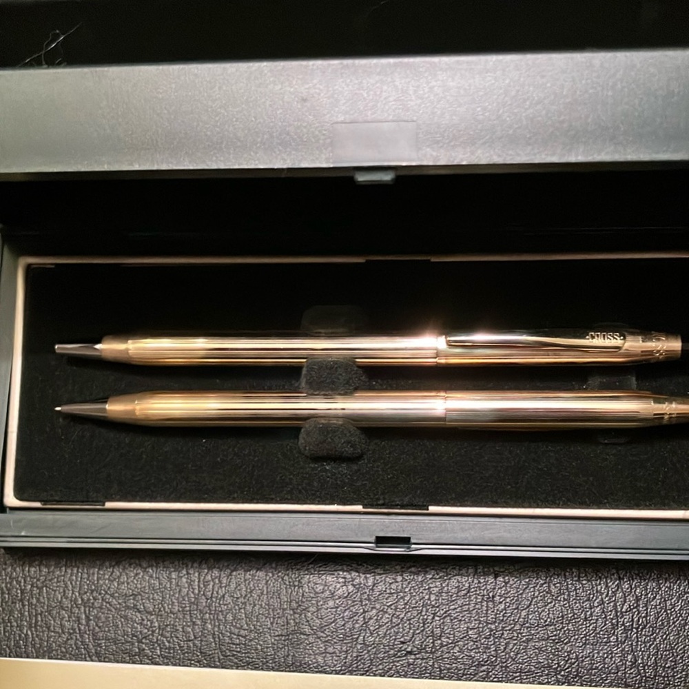 Gold pen and pencil set by Cross. Brand new inbox vintage set. New condition.